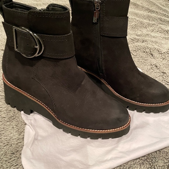 Blondo Waterproof Ankle Boots - Picture 5 of 8